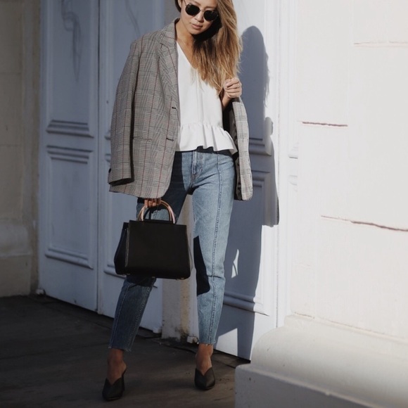 WHO WHAT WEAR Satin V Heels in Graphite - Picture 4 of 15